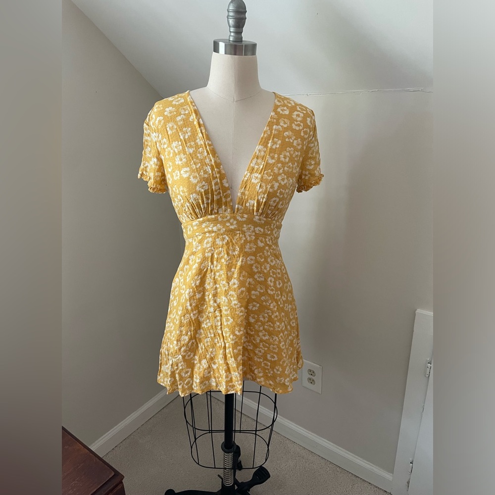 Lulu’s ruffled sleeve mini dress
